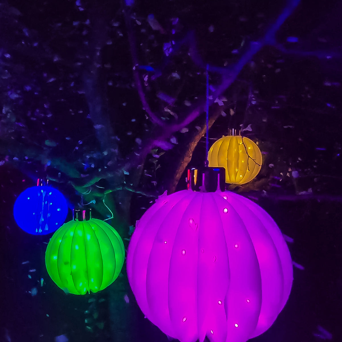 Twinkling LED Orb – Indoor/Outdoor Décor