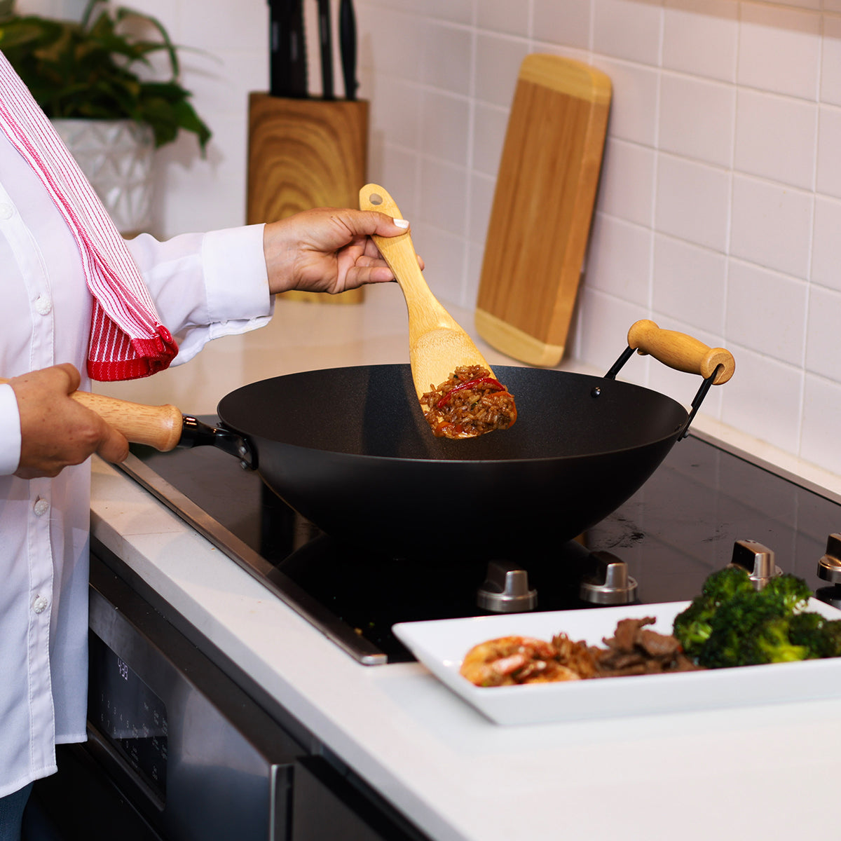 10-Piece 14'' Nonstick Wok Set + Accessories