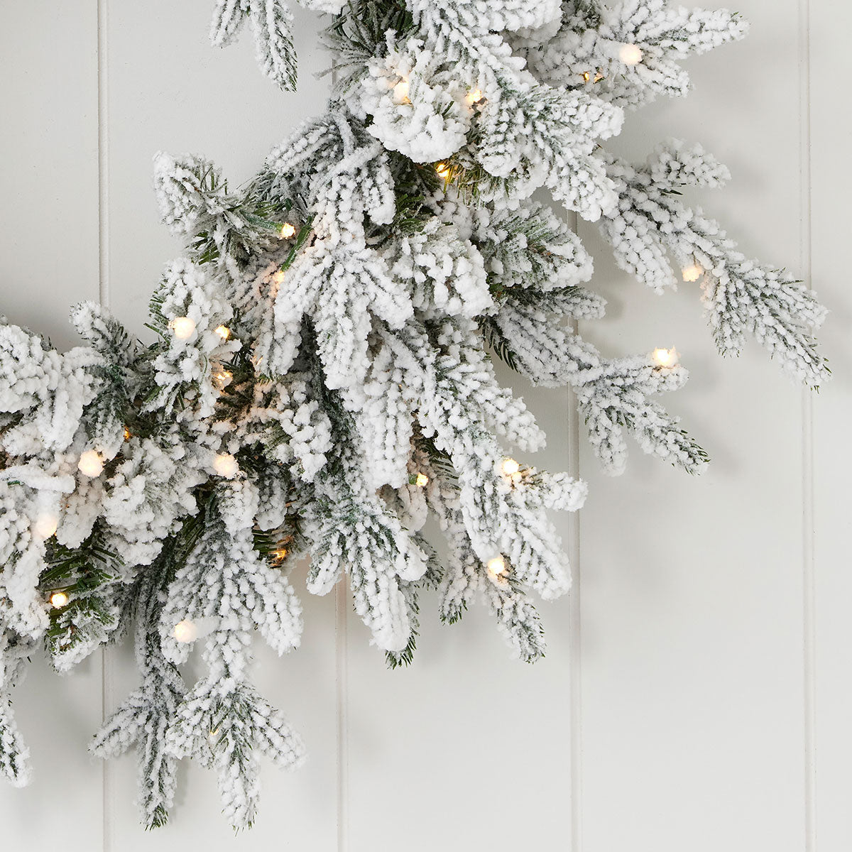 24'' Flocked Pine Wreath, 150 Warm LEDs