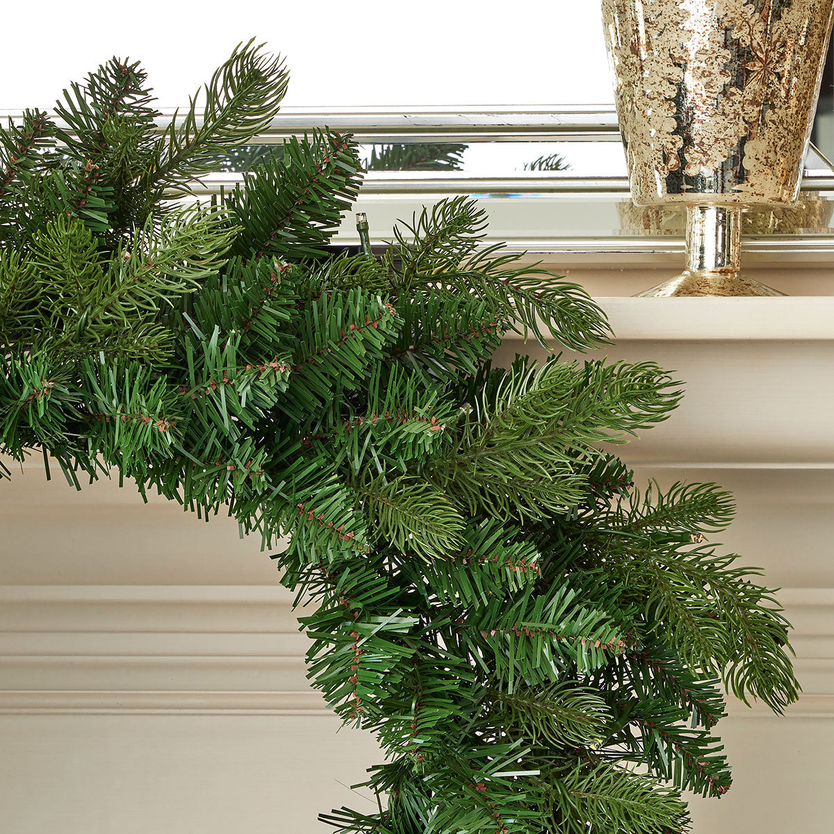 24'' LED Palmetto Pine Garland w/ Remote