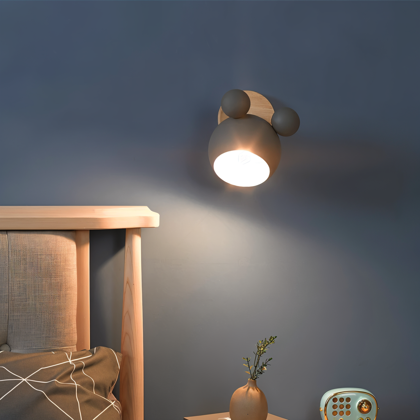 Playful Mouse Wall Lamp for Kids' Rooms