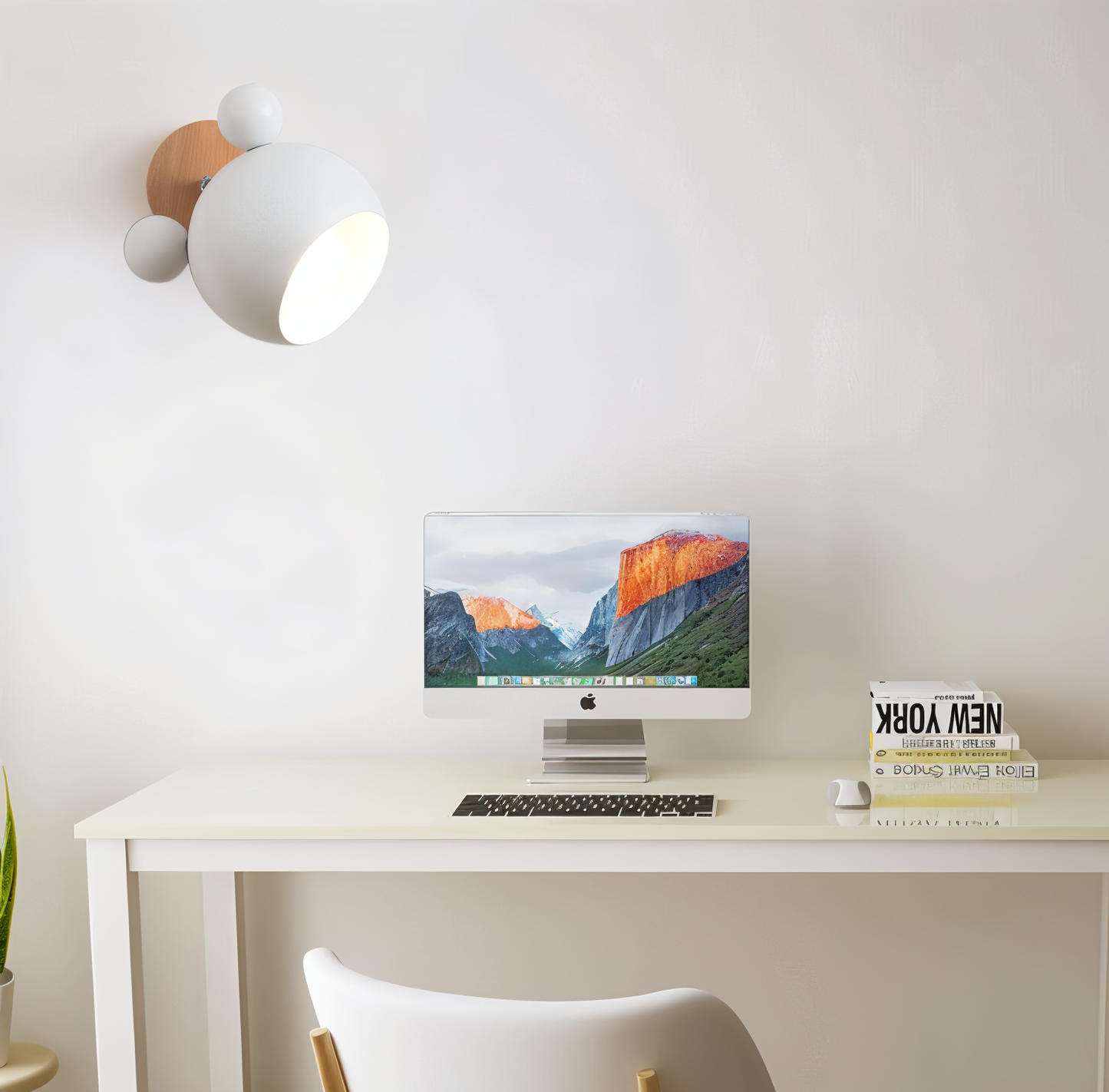 Playful Mouse Wall Lamp for Kids' Rooms