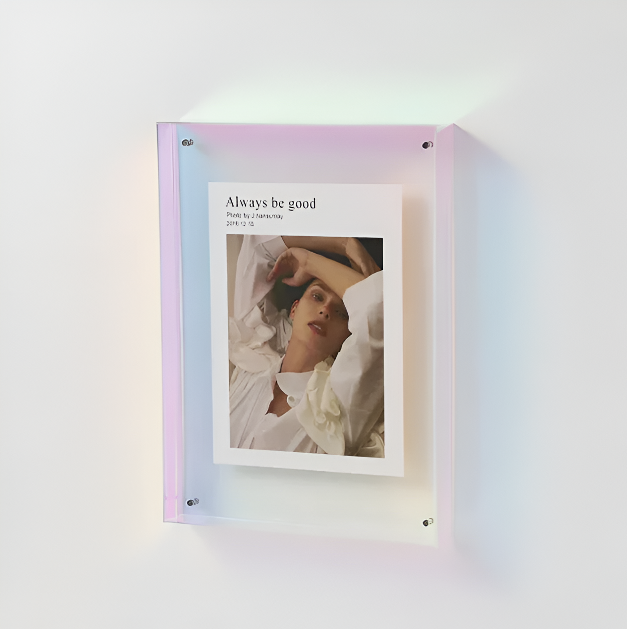 Seravina Floating Acrylic Photo Frame