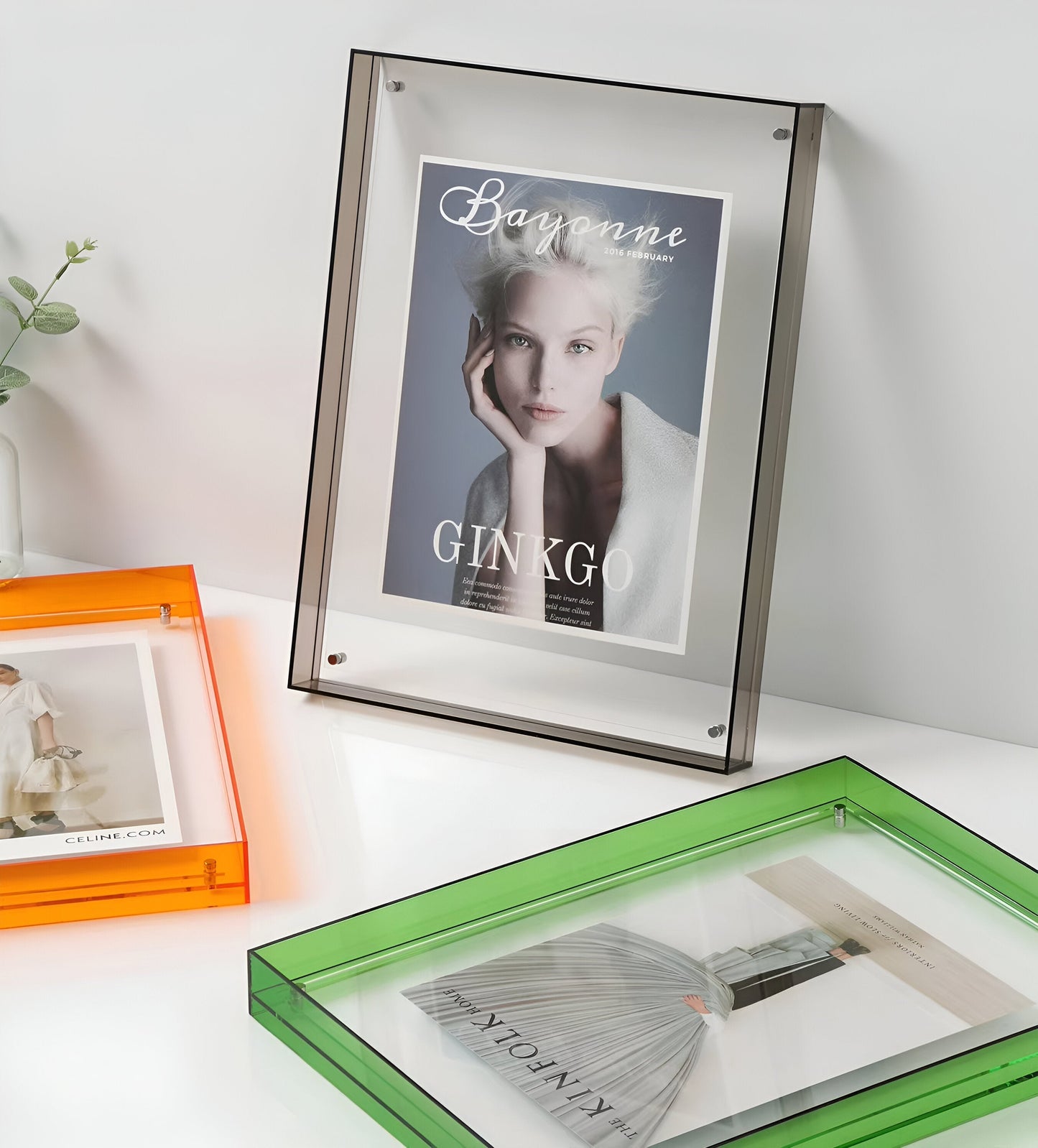 Seravina Floating Acrylic Photo Frame