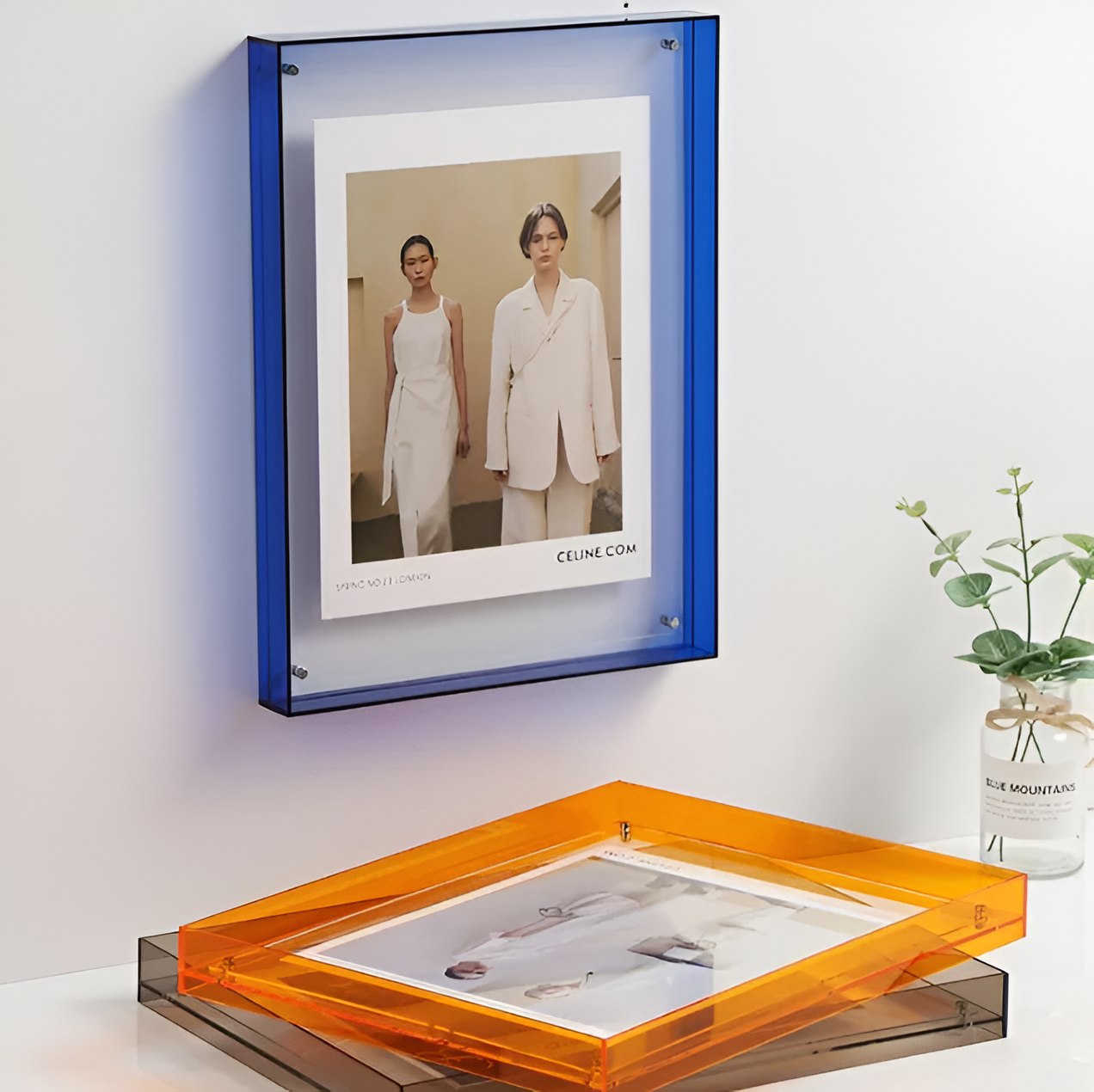 Seravina Floating Acrylic Photo Frame