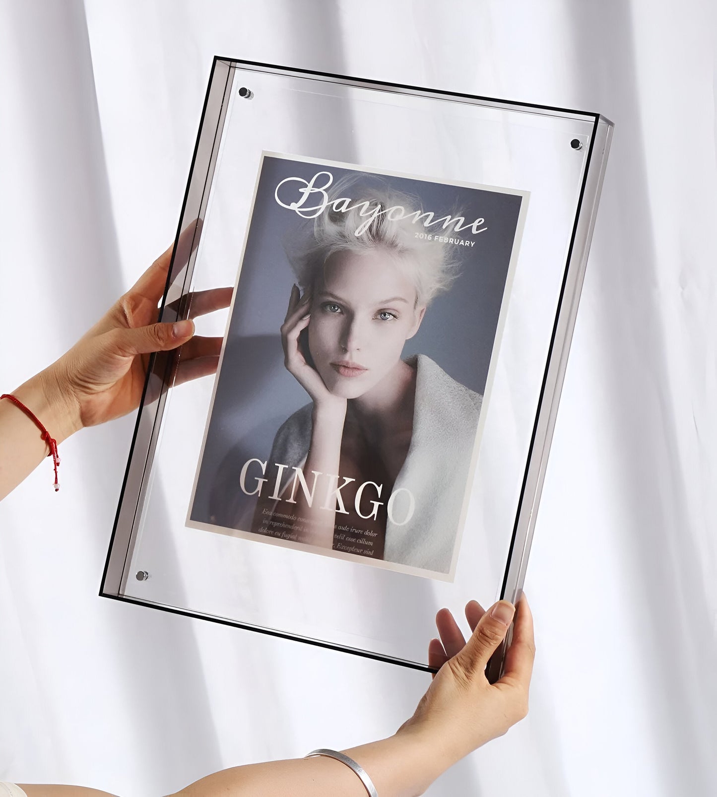Seravina Floating Acrylic Photo Frame