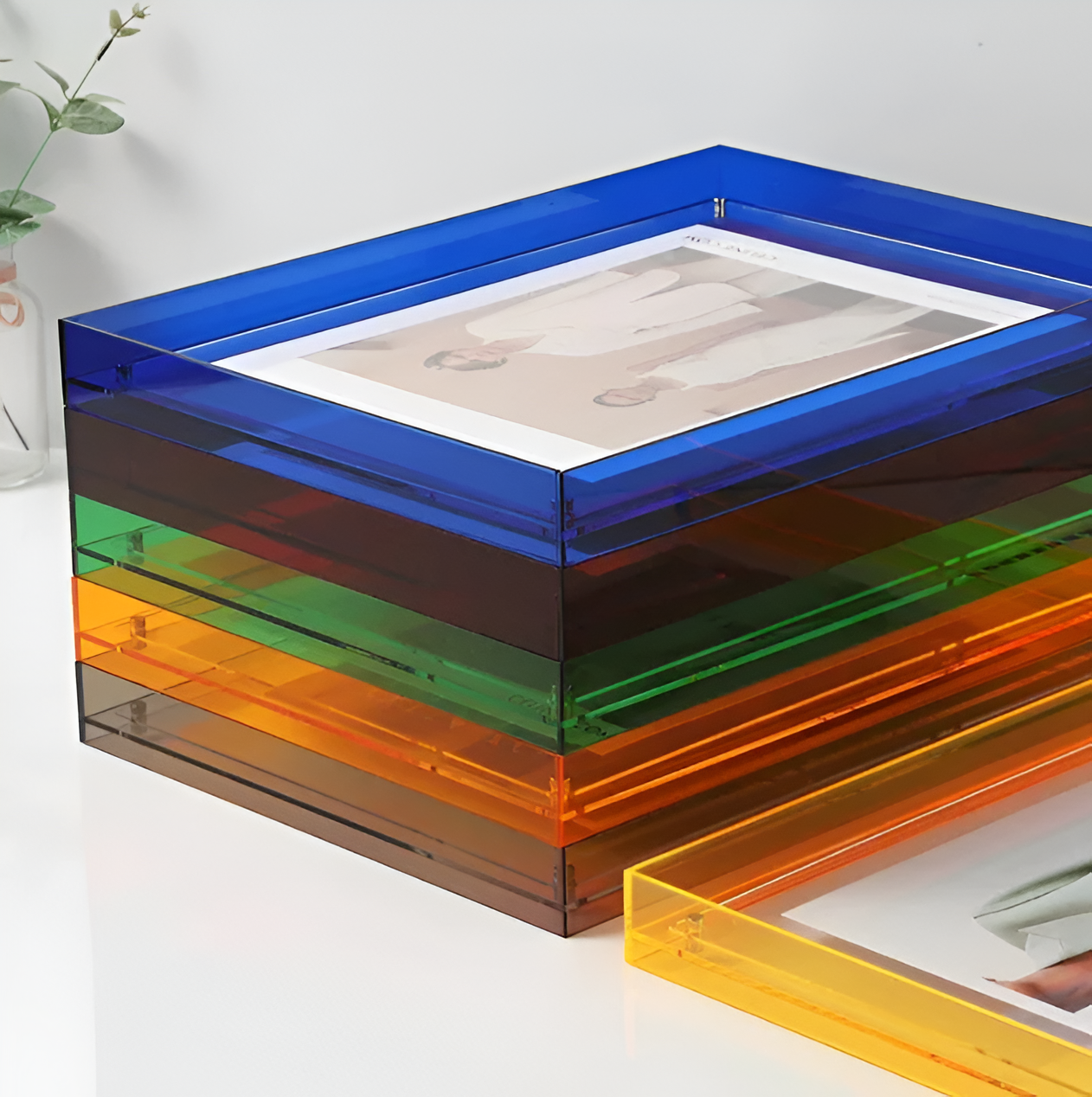 Seravina Floating Acrylic Photo Frame