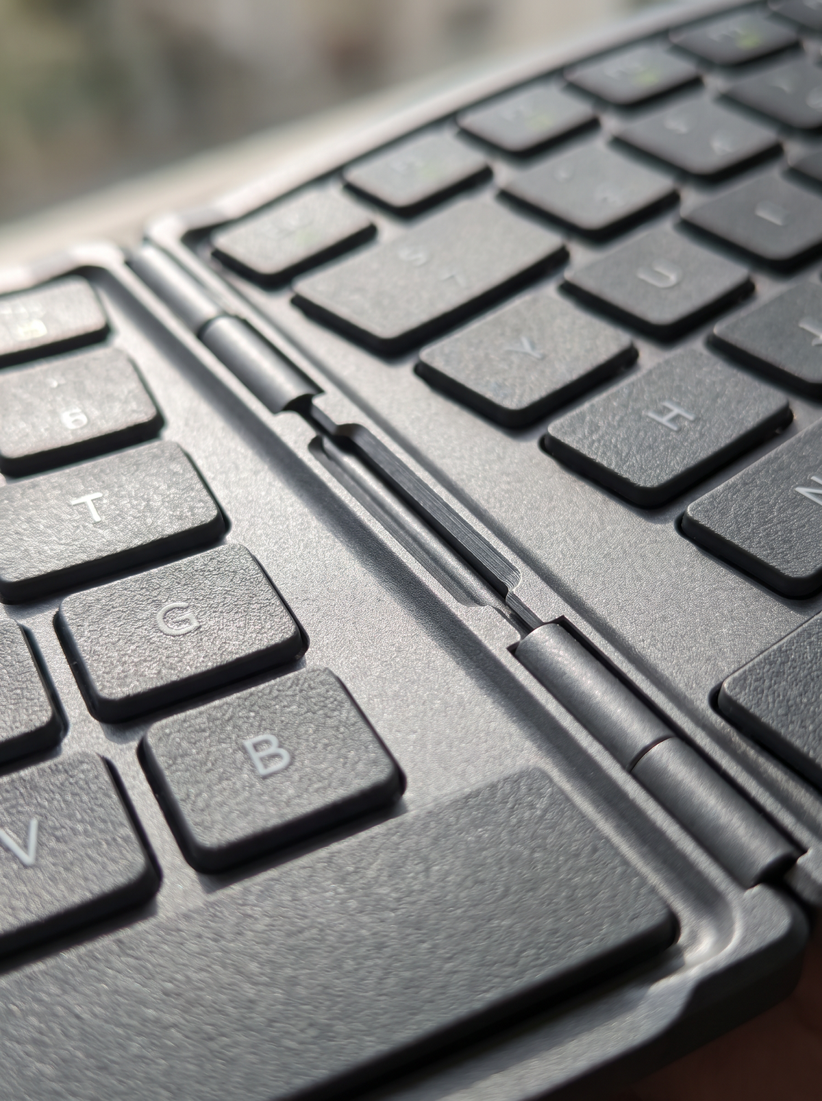 Ergonomic Foldable Bluetooth Keyboard - PBT Keycaps, Built to Last