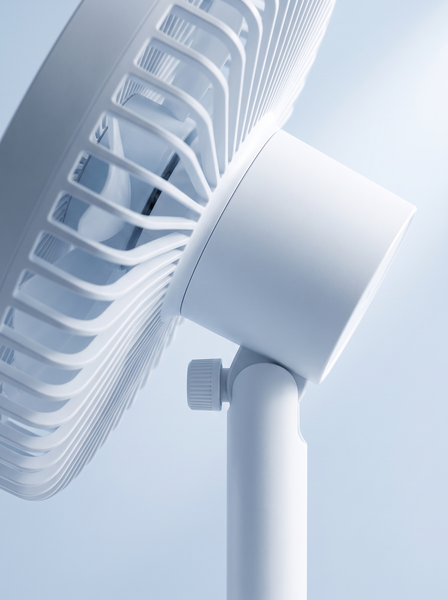 Smart Oscillating Desk Fan - Oscillating Head, Angle Adjustable
