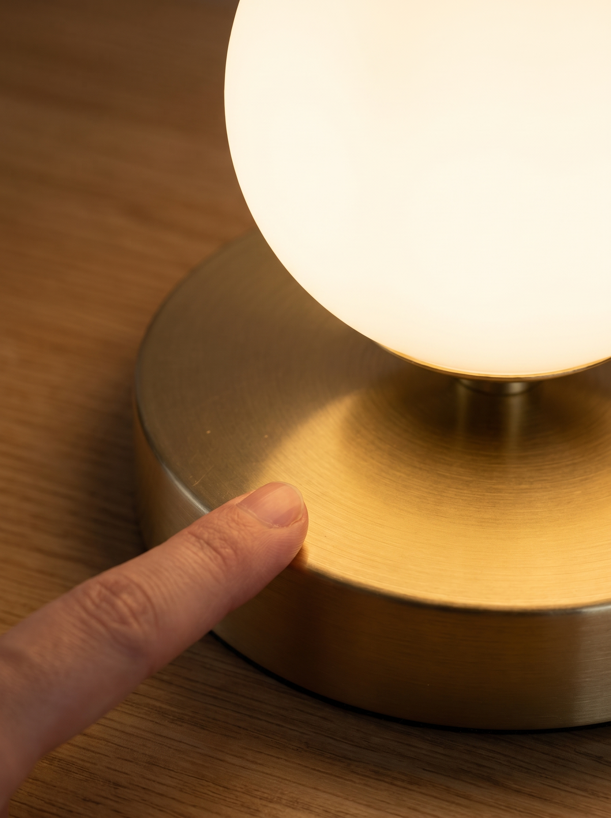 Simple Glass Ball Table Lamp - slot 3